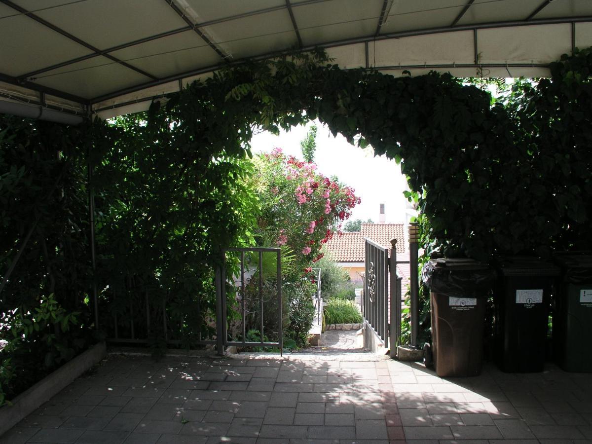 Apartmani Villa Kalinic Njivice Exterior photo
